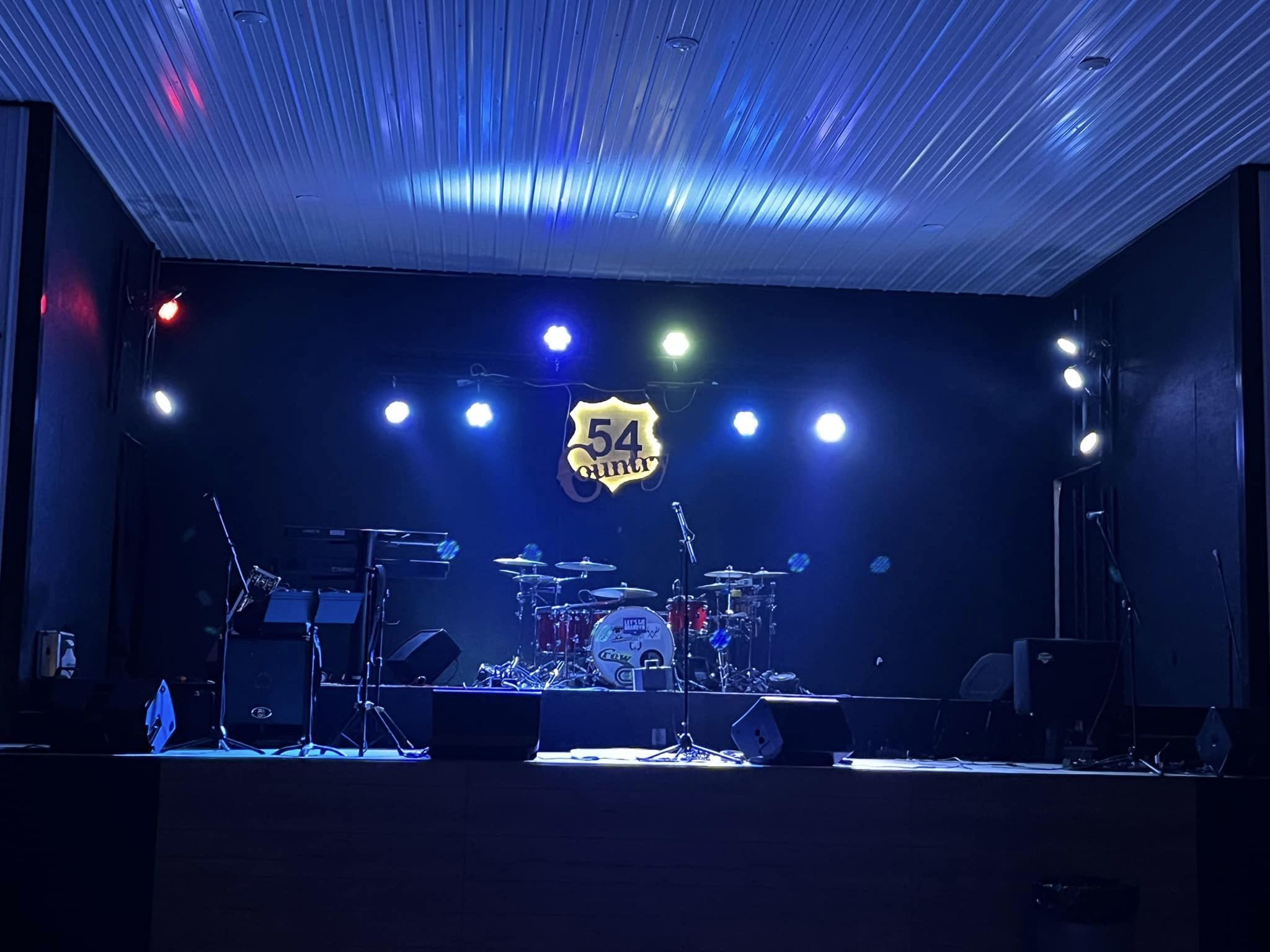 54 Country stage