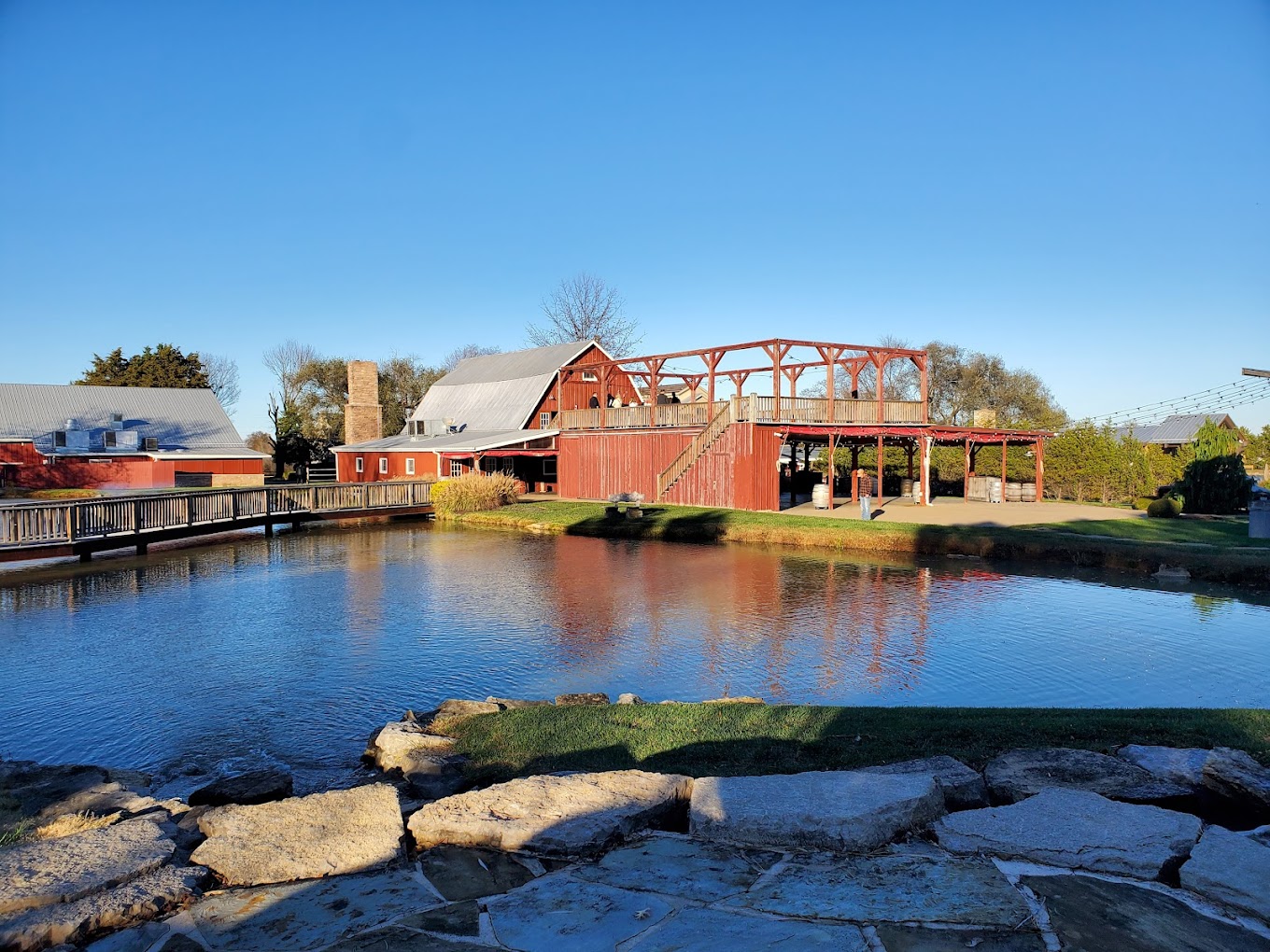 Cedar Lake Cellars outdoor area