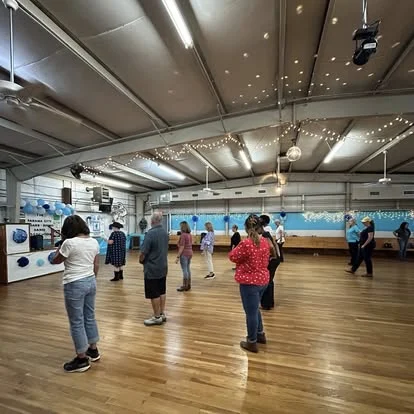 People learning line dancing